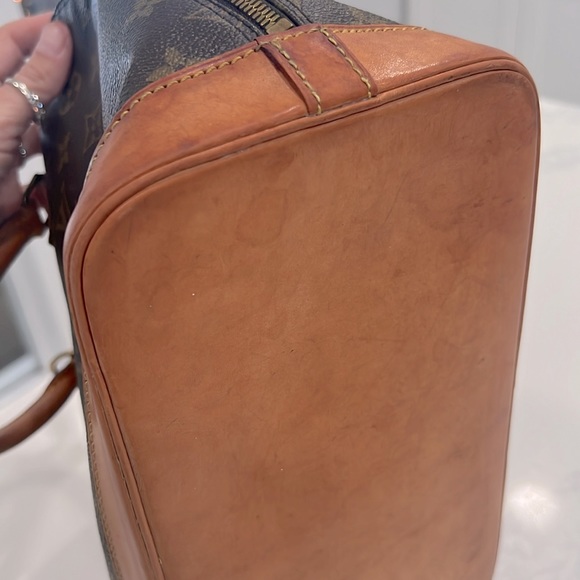 LOUIS VUITTON Alma Vintage Monogram Handbag Monogram Canvas - Picture 13 of 14